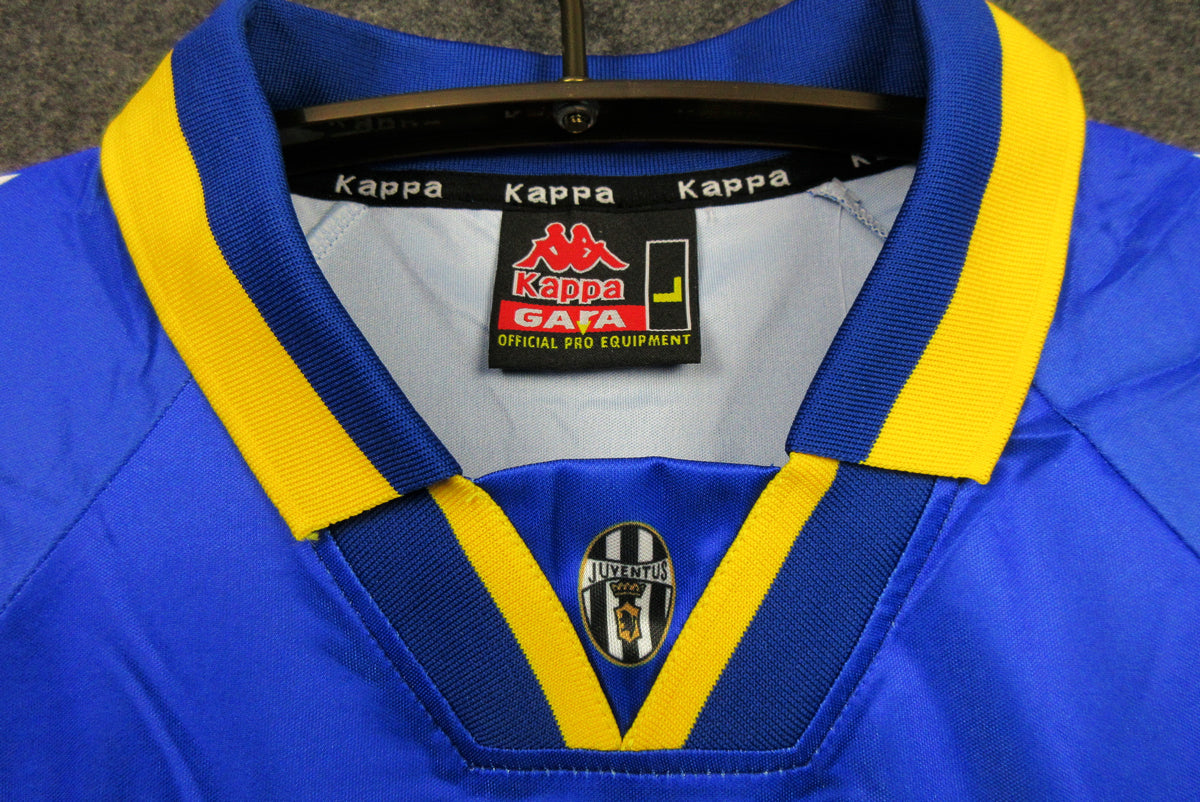 Juventus 95/96 Away Retro Jersey